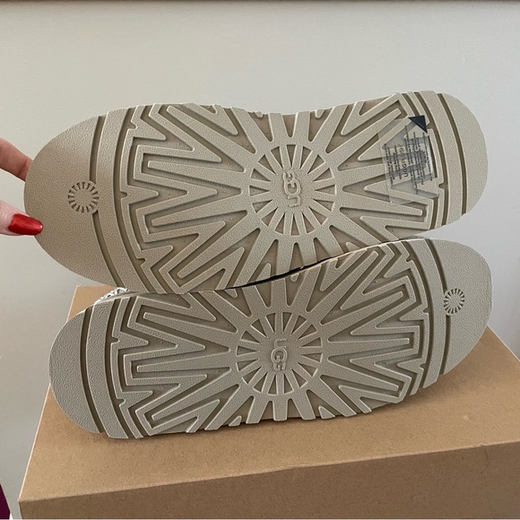 Ugg Tazz Slippers Sand Women’s Size 9 BRAND NEW IN BOX - Picture 6 of 7